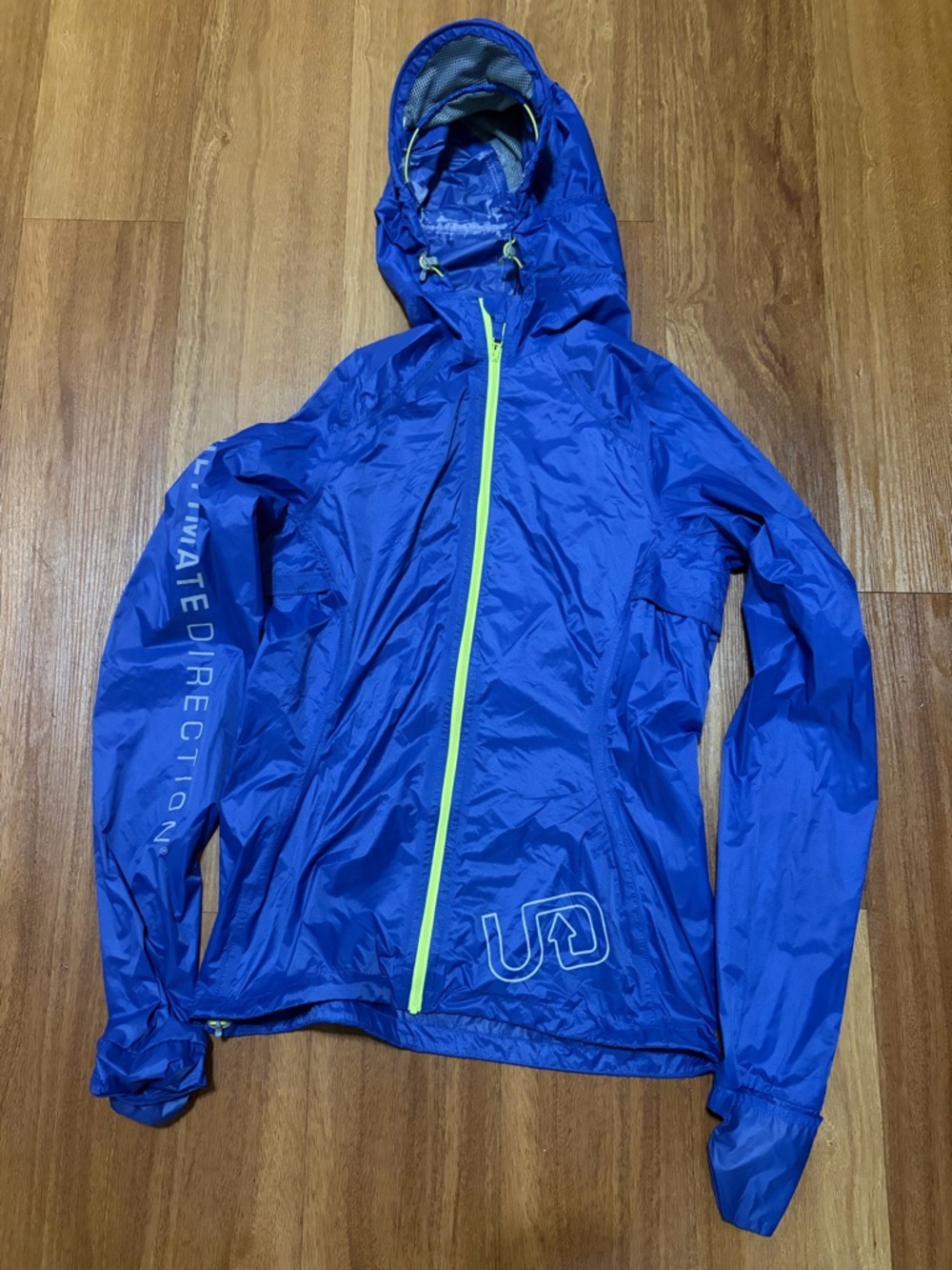 Ultimate Direction Blue Ultra Lightweight Packable Jacket for Rain Size S